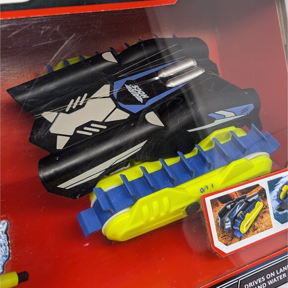 Air Hogs Thunder Trax All Terrain RC Vehicle Transforms From Tank To Boat New - Picture 7 of 8